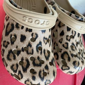 Leopard cheetah crocs shoes men’s 5 women’s 7